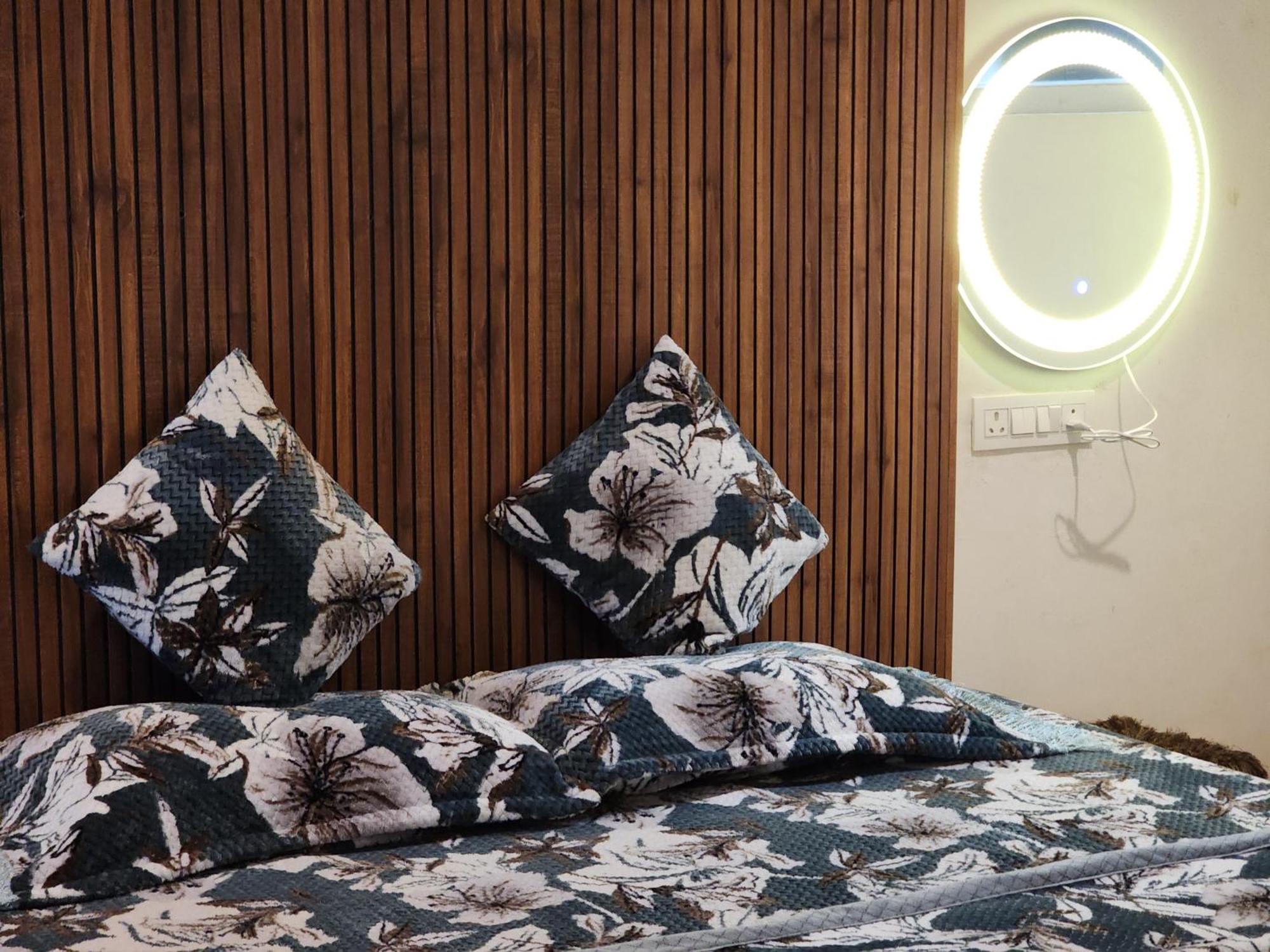 Serenity Inn Home Stay Srīnagar Dış mekan fotoğraf